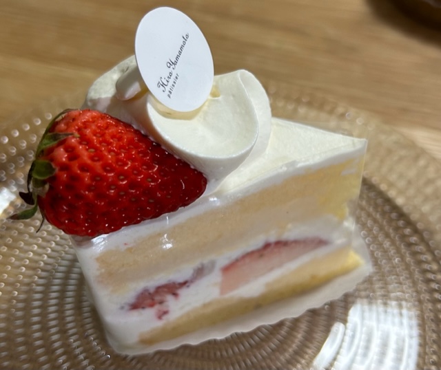 パティシエ・ヒロ・ヤマモト_苺のショートケーキ